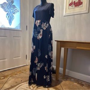 Women’s maxi dress with pockets size LARGE